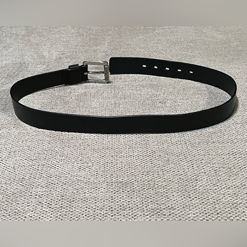 Elegant Black Leather Belt with Silver Buckle - Picture 4 of 7